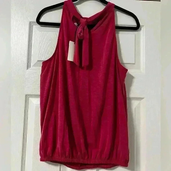 Green Envelope Rounded Neck Band Tank - Picture 5 of 8